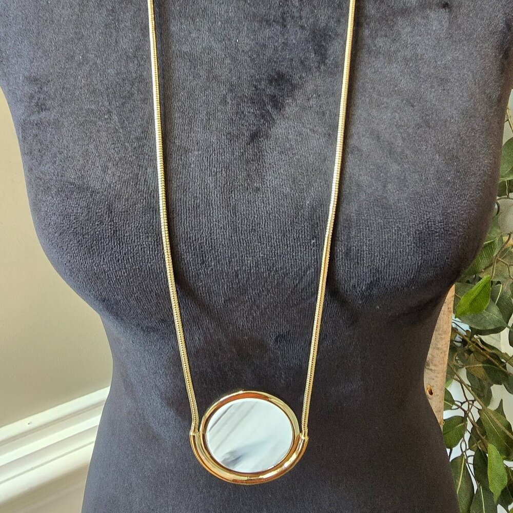 H by Halston Gold Tone‎ Mother of Pearl Pendant Thick Snake Chain Necklace